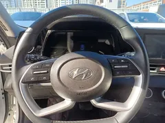 2022 Hyundai Elantra 1.5L CVT GLX Elite, белый — фото 25