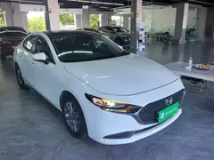 2020 Mazda 3 1.5L AT, белый — фото 4