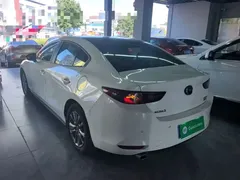 2020 Mazda 3 1.5L AT, белый — фото 5
