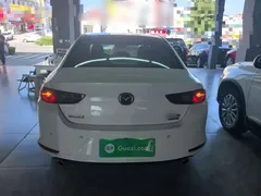 2020 Mazda 3 1.5L AT, белый — фото 6