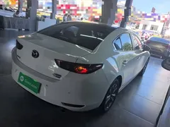 2020 Mazda 3 1.5L AT, белый — фото 7