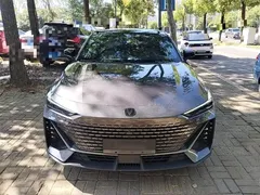2022 Changan UNI-V 1.5T Premium — фото 3