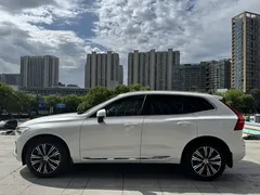 2022 Volvo XC60 4WD Luxury, белый — фото 3