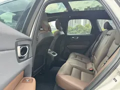 2022 Volvo XC60 4WD Luxury, белый — фото 6