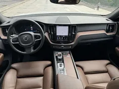2022 Volvo XC60 4WD Luxury, белый — фото 7