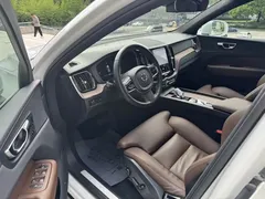 2022 Volvo XC60 4WD Luxury, белый — фото 9