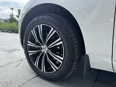 2022 Volvo XC60 4WD Luxury, белый — фото 11