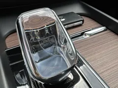 2022 Volvo XC60 4WD Luxury, белый — фото 13