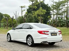 2018 Honda Accord 260TURBO Elite, белый — фото 17