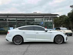 2023 Audi A5 Sportback 40 TFSI quattro Luxury Dynamic, белый — фото 4