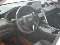 2023 Toyota Harrier Hybrid 2.5L CVT 4WD Luxury, белый — фото 7