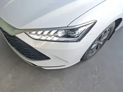 2024 BYD Qin PLUS Honor DM-i PHEV 55km Leading, белый — фото 24