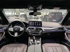 2022 BMW 5 Series 530Li M Sport Package, чёрный — фото 16
