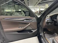 2022 BMW 5 Series 530Li M Sport Package, чёрный — фото 23