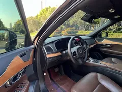 2021 Volvo XC90 B5 Luxury 7-seat, чёрный — фото 4