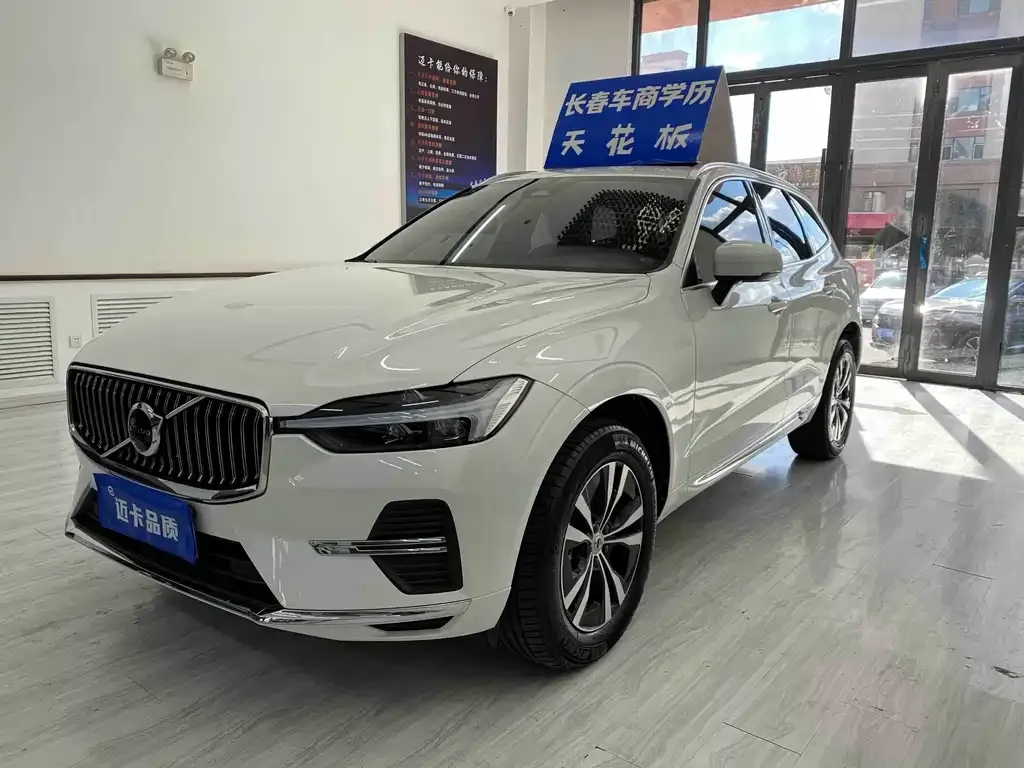2024 Volvo XC60 4WD Luxury