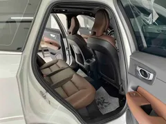 2024 Volvo XC60 4WD Luxury, белый — фото 9
