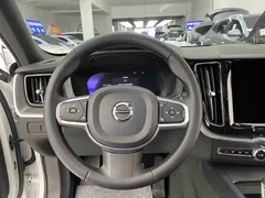 2024 Volvo XC60 4WD Luxury, белый — фото 15