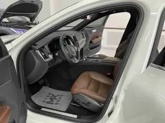 2024 Volvo XC60 4WD Luxury, белый — фото 17