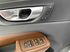 2024 Volvo XC60 4WD Luxury, белый — фото 18