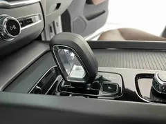 2024 Volvo XC60 4WD Luxury, белый — фото 20