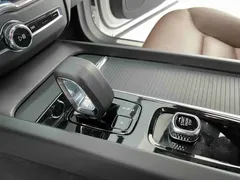 2024 Volvo XC60 4WD Luxury, белый — фото 21