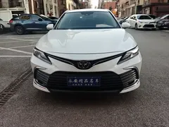 2021 Toyota Camry 2.5G Luxury, белый — фото 2
