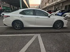 2021 Toyota Camry 2.5G Luxury, белый — фото 4
