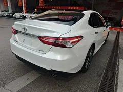 2021 Toyota Camry 2.5G Luxury, белый — фото 6
