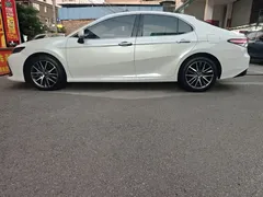 2021 Toyota Camry 2.5G Luxury, белый — фото 8