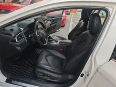 2021 Toyota Camry 2.5G Luxury, белый — фото 9