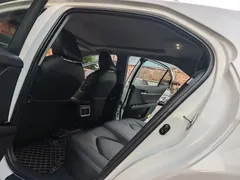 2021 Toyota Camry 2.5G Luxury, белый — фото 12