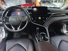 2021 Toyota Camry 2.5G Luxury, белый — фото 13