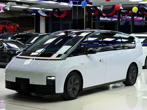 2024 Li Auto MEGA Ultra