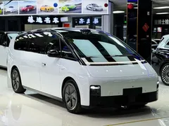 2024 Li Auto MEGA Ultra, белый — фото 3