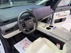 2024 Li Auto MEGA Ultra, белый — фото 4