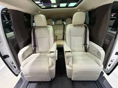2024 Li Auto MEGA Ultra, белый — фото 10