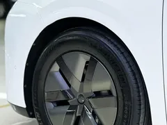 2024 Li Auto MEGA Ultra, белый — фото 17