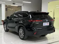2022 Toyota Highlander 2.5L Hybrid 4WD Ultimate 7-seat, чёрный — фото 4