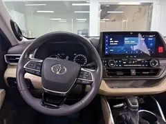 2022 Toyota Highlander 2.5L Hybrid 4WD Ultimate 7-seat, чёрный — фото 18