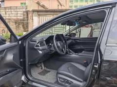 2021 Toyota Camry 2.5G Luxury, чёрный — фото 2