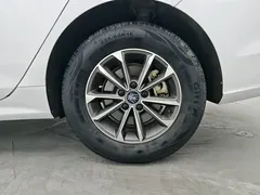2024 BYD Qin PLUS Honor DM-i PHEV 55km Leading, белый — фото 13
