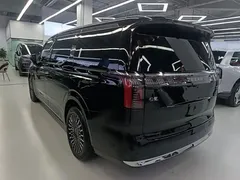 2024 Zeekr 009 6-Seat Executive 4WD 108kWh, чёрный — фото 5