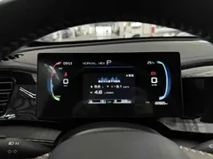 2024 BYD Qin PLUS DM-i PHEV 55km Honor Excellence, белый — фото 17