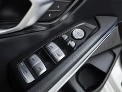2022 BMW 3 Series 330i M Sport Night Package, белый — фото 7