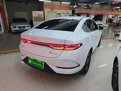 2025 BYD Qin PLUS DM-i PHEV Smart Driving 55km Leading, белый — фото 7