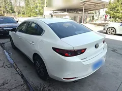 2021 Mazda 3 2.0L AT, белый — фото 5