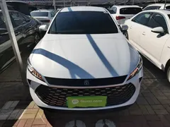 2025 BYD Qin PLUS DM-i PHEV Smart Driving 55km Leading, белый — фото 3