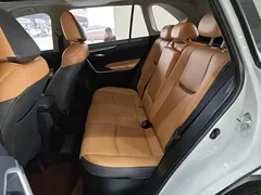 2021 Toyota RAV4 Hybrid 2.5L E-CVT 2WD Elite, белый — фото 8