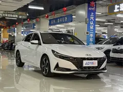 2022 Hyundai Elantra 1.5L CVT LUX Premium, белый — фото 3